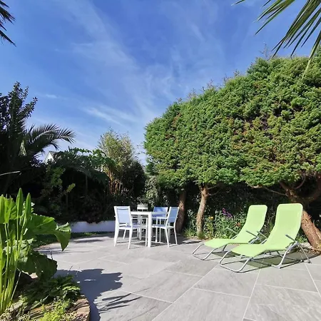 Oasis With Sub-tropical Garden & Parking