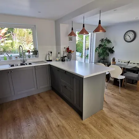 Oasis With Sub-tropical Garden & Parking Holiday home *