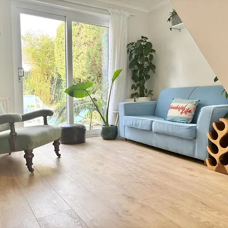 Oasis With Sub-tropical Garden & Parking * Falmouth